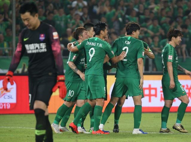 武汉主场逼平泰达，领跑积分榜继续的简单介绍