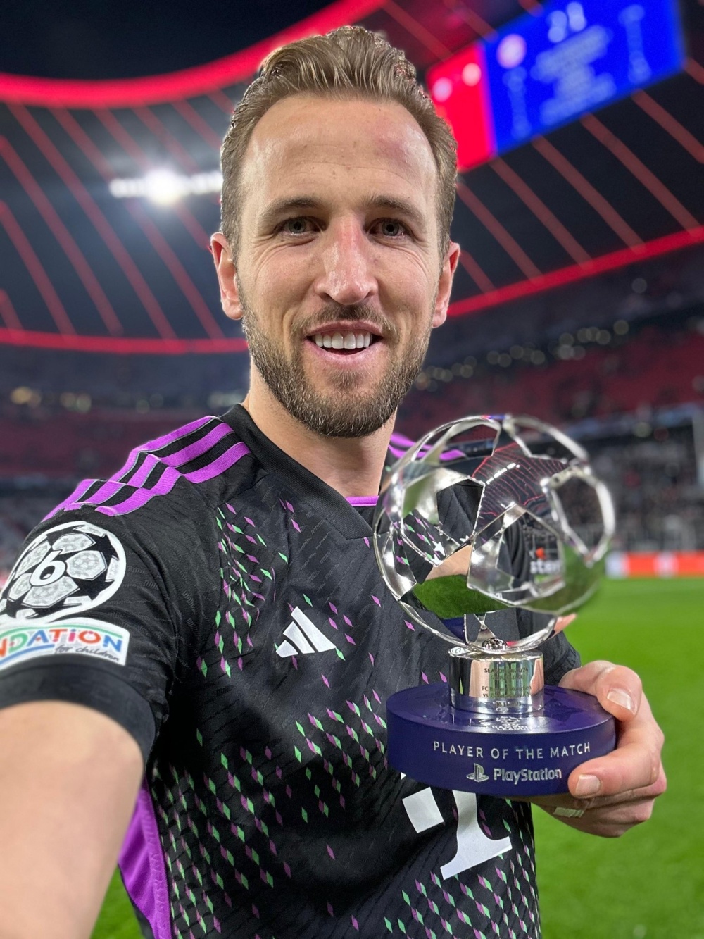 汉诺威中场发挥出色，蝉联最佳球员