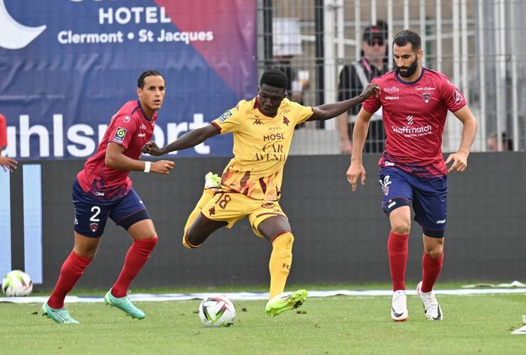 南安普敦主场大捷，坚挺保级关键一战的简单介绍