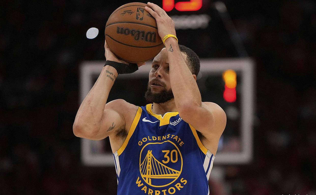 精准命中:库里三分球再献致胜之球的简单介绍 精准命中:库里三分球再献致胜之球的简单介绍