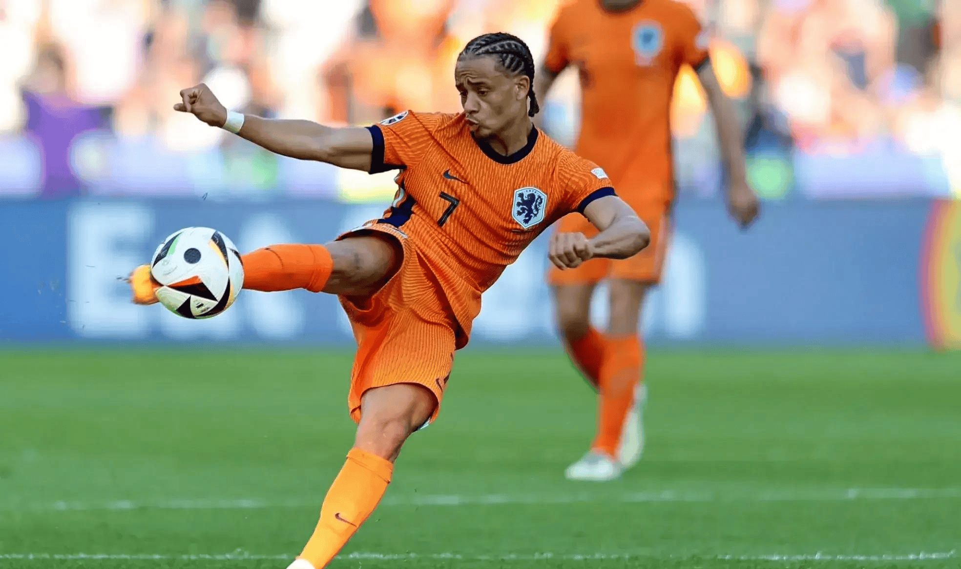 欧洲杯预选赛：荷兰险胜乌克兰，艰难取胜保卫领先的简单介绍