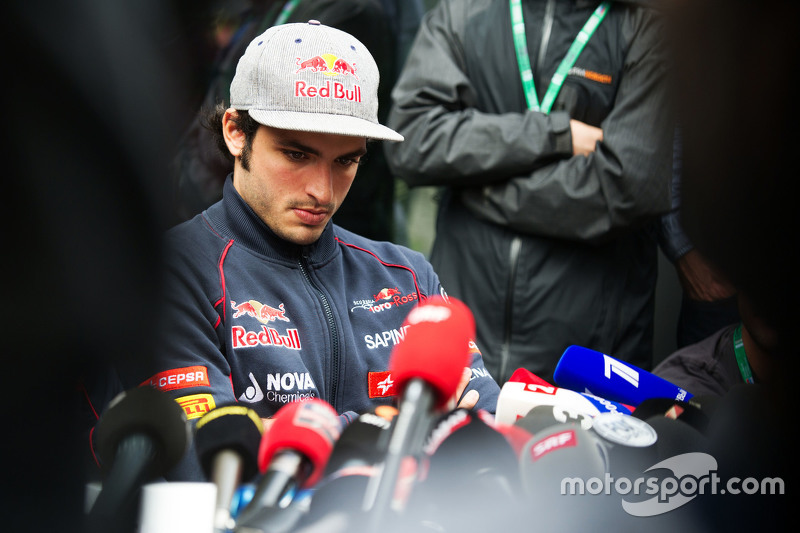 红牛二队轻取雷诺车队,塞恩斯扛起全队 红牛二队轻取雷诺车队,塞恩斯扛起全队