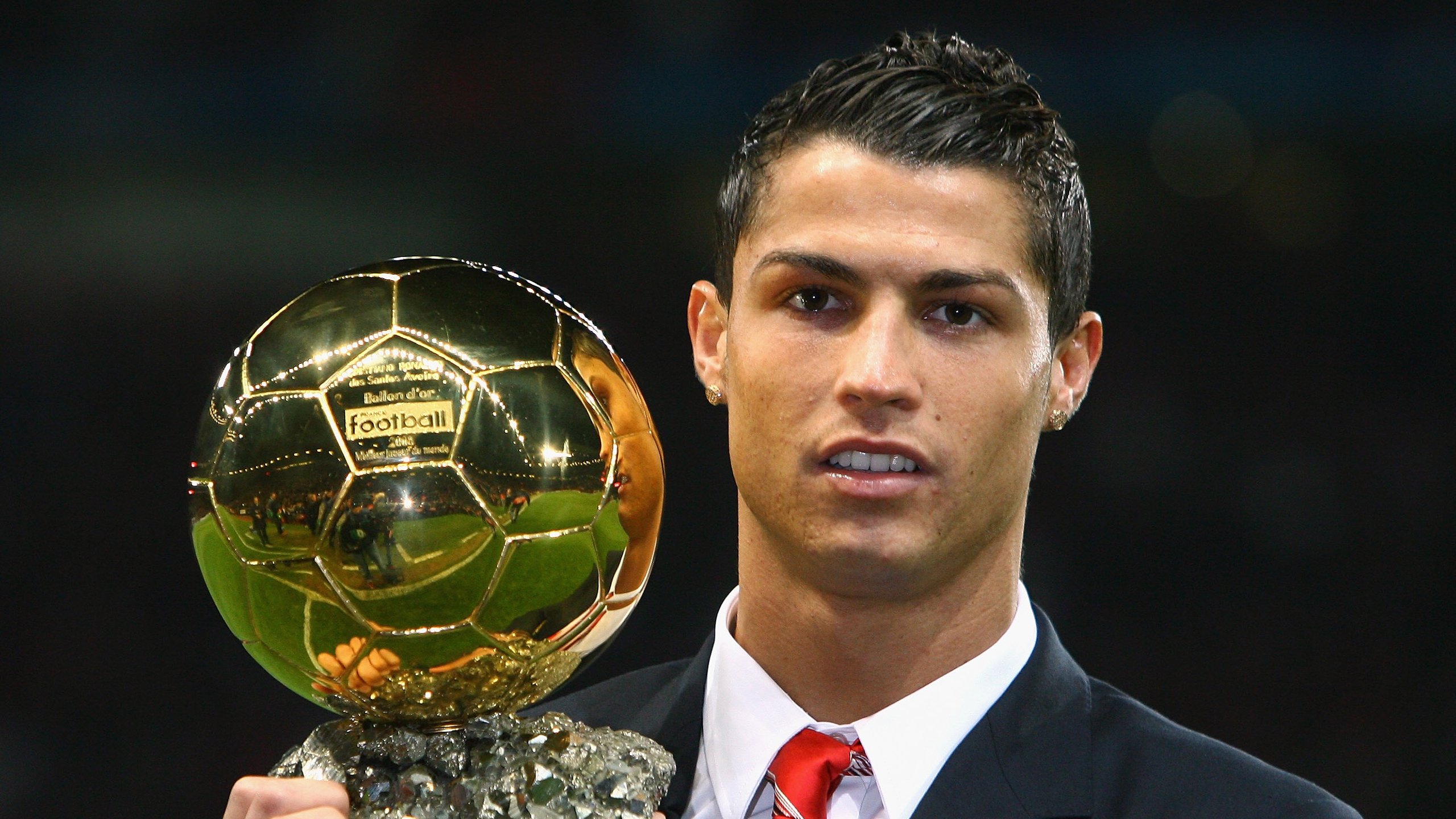 一夫当关与三军压境，当富安健洋的统治级数据，遇上巴拉圭的群体强压哲学