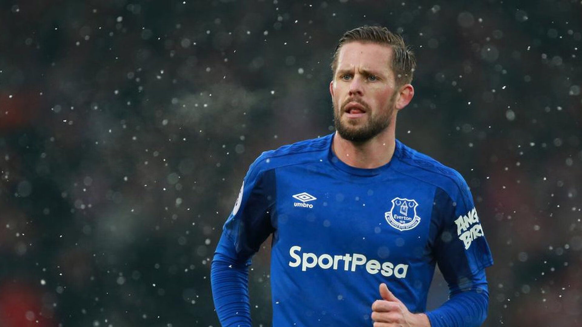 老鹰力克独行侠,戈贝尔化身防守艺术家,独行侠内线成为他的画布