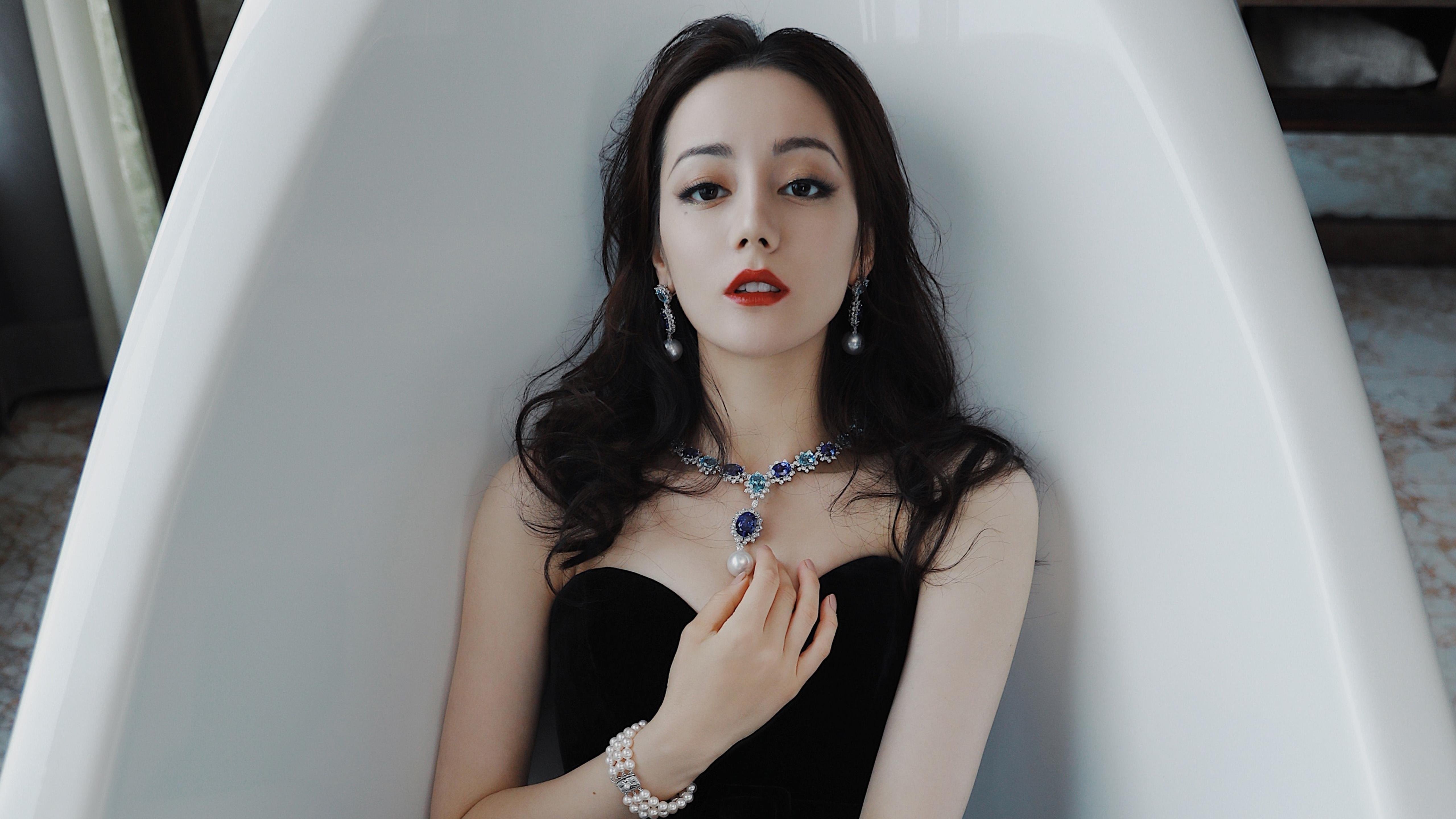 锡安霸王式碾压！43分轰塌森林狼内线，鹈鹕主场狂胜28分